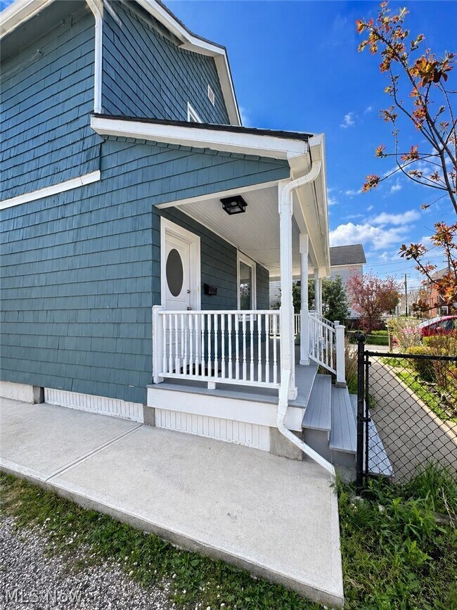 Photo - 1855 W 58th St Unidad 2/UP