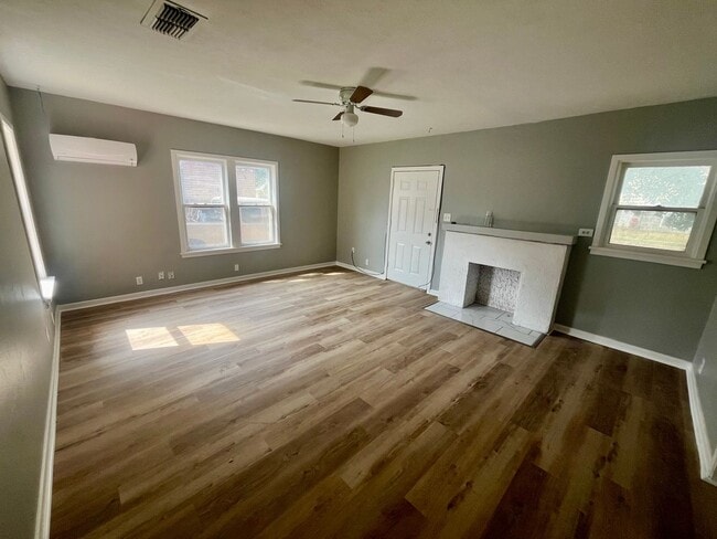 Photo - Great 3 Bedroom 1 bathroom house close to ...