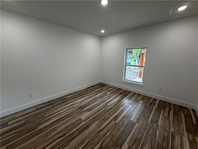 Photo - 916 N Sang Ave