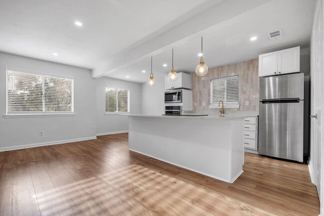 Photo - Completely renovated 2/1 on Golf Course!