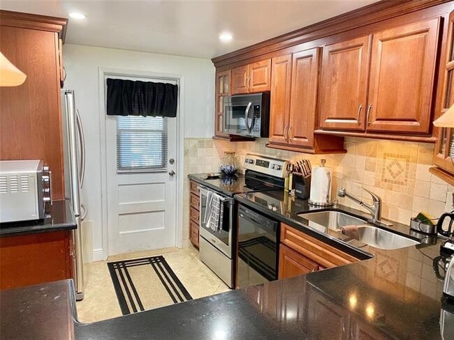 Building Photo - 2681 S Course Dr Unit 201