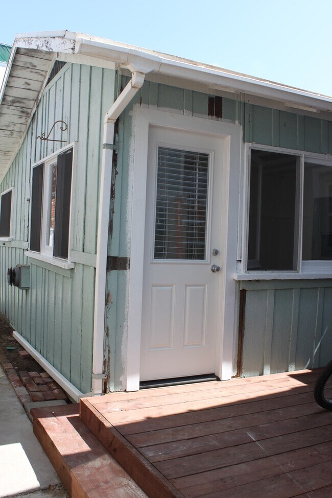 Building Photo - 614 W Balboa Blvd Unit 614.5 West Balboa Blvd