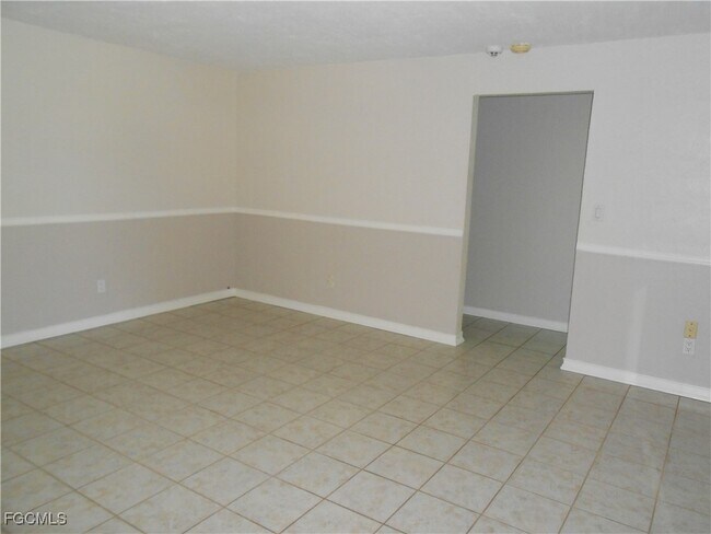 Photo - 1406 Alwynne Dr S