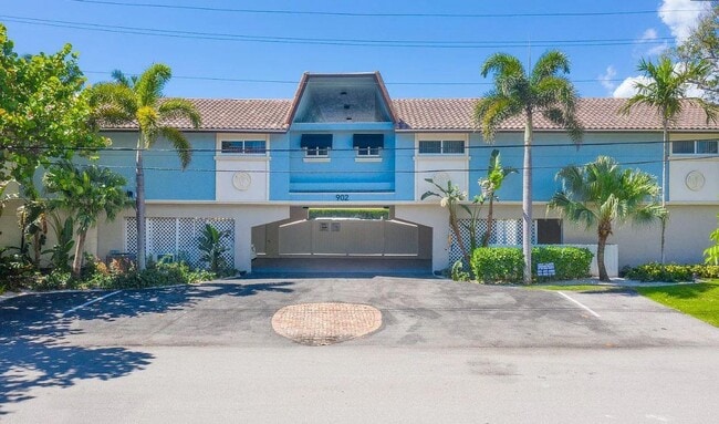 Building Photo - 902 Palm Ave Unit 4