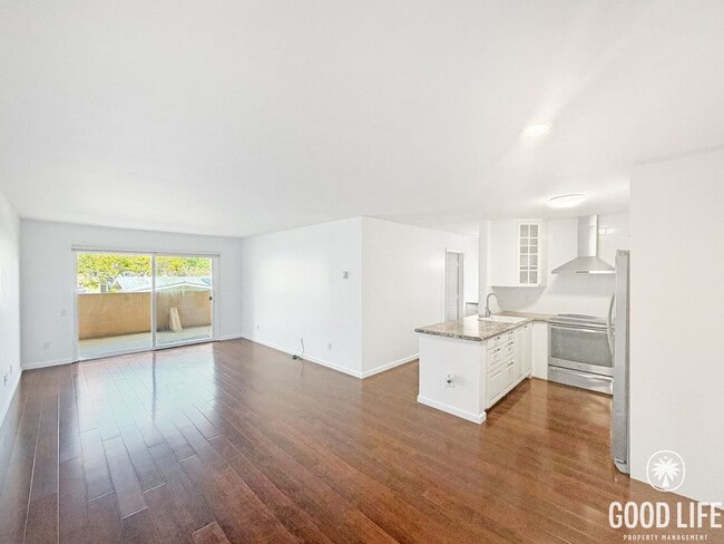 Photo - Beautiful 1BD/1BA W/ Reserved Parking and Laundry On-Site in Pacific Beach! Unit 127