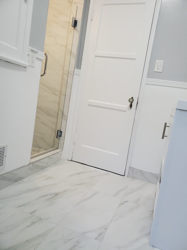 Photo - 1070 Masselin Ave Unit Masselin