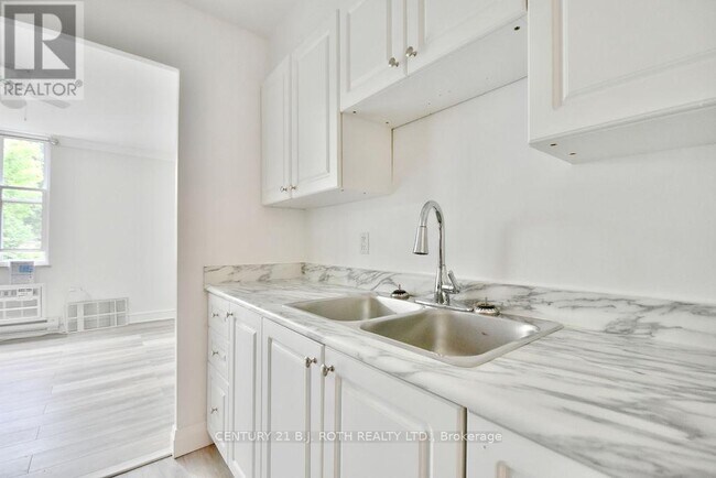 Photo - 2 Grove St E Unit 41