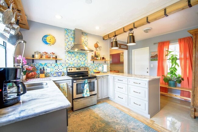 Photo - Charming House Furnished or Unfurnished 3 ...