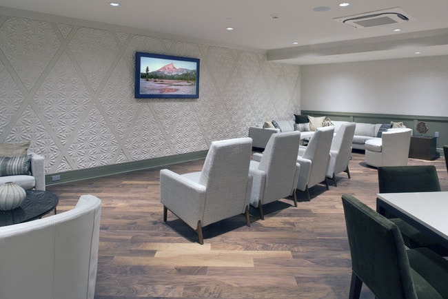 Club Lounge Widescreen TV Viewing Area - Fort Hill Peekskill