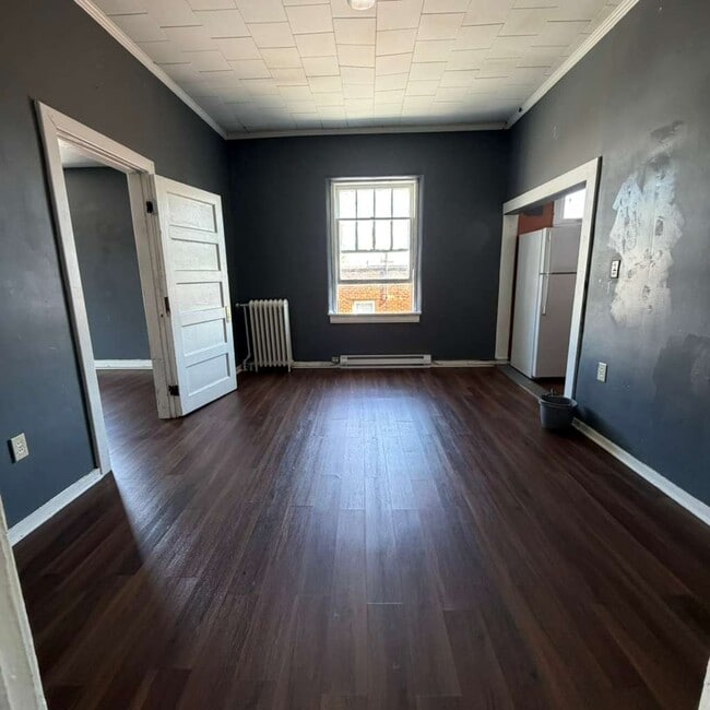 Photo - 311 W King St