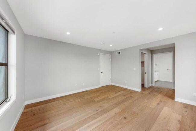 30 Hermosa Ave