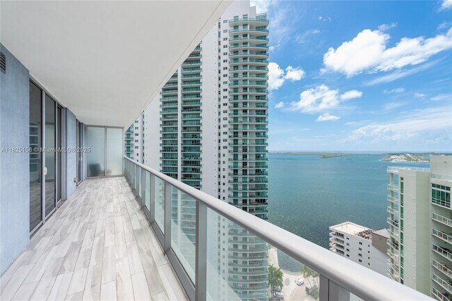 Building Photo - 1300 Brickell Bay Dr Unit 3003 Rental