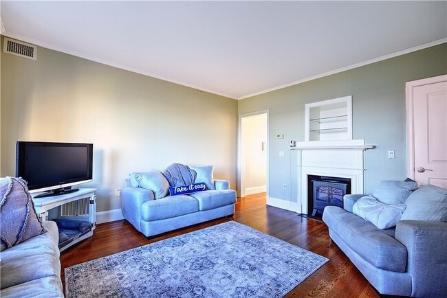 Photo - 1180 Narragansett Blvd