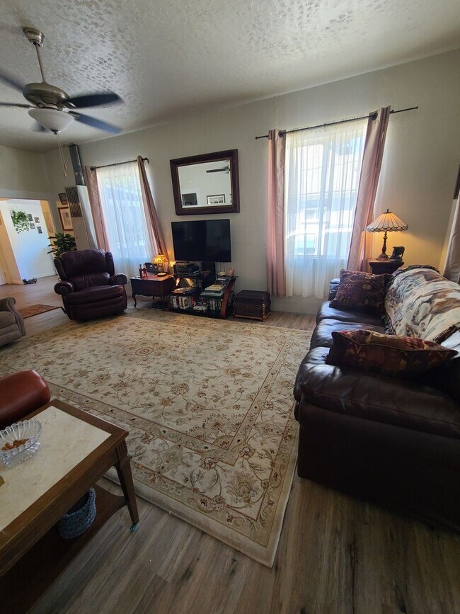 Photo - Great home in Dallas Unit #A