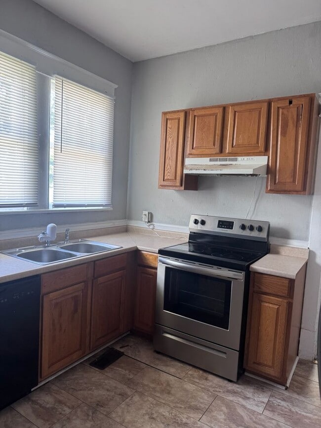 Photo - 209 S Summit St
