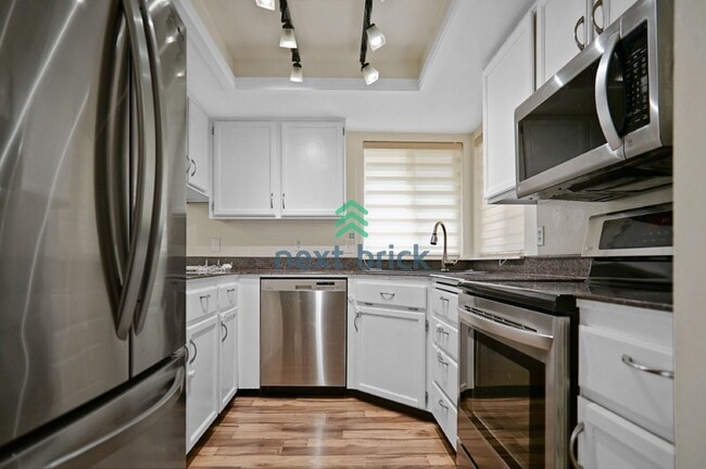 Photo - Welcome to this charming 2 bedroom, 2.5 bathroom townhouse in Bothell.