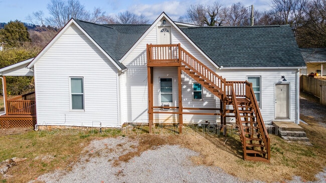 Photo - 226 Lynnwood Dr