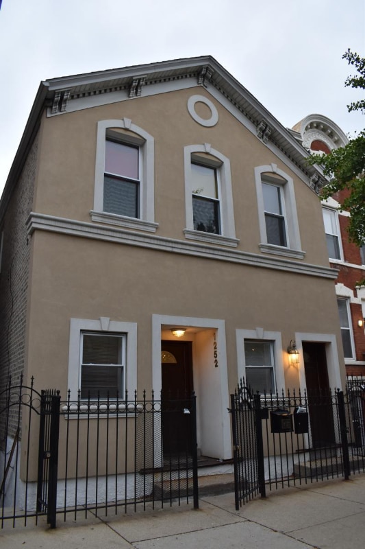Building Photo - 1252 N Greenview Ave