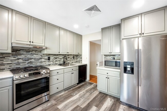 Photo - 2463 Rockville Centre Pkwy