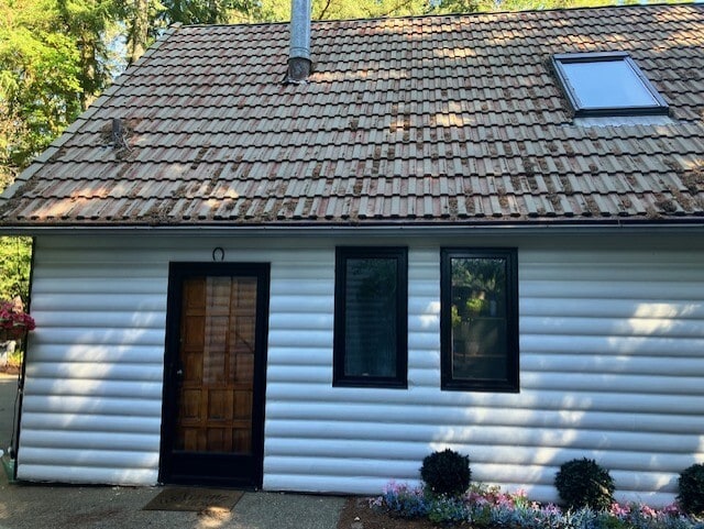 side view - 5734 Garden Lane Northwest