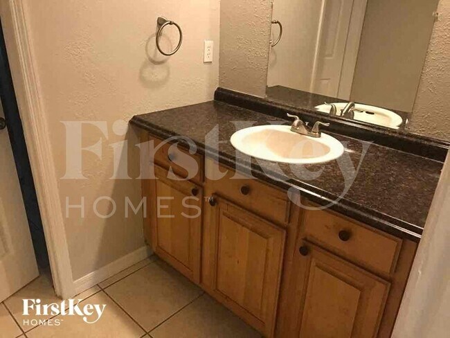 Photo - 617 Fisher Ct