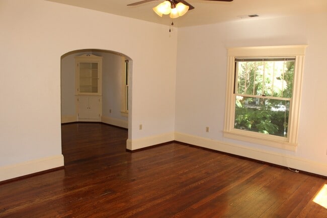 Photo - 528 W 3rd St