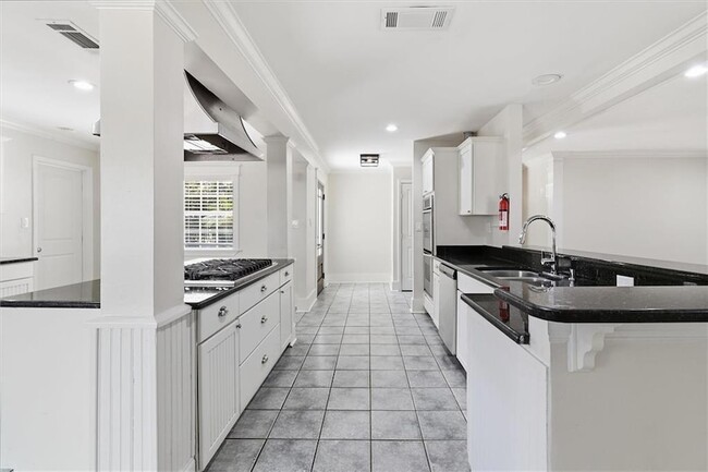 Photo - 334 West St