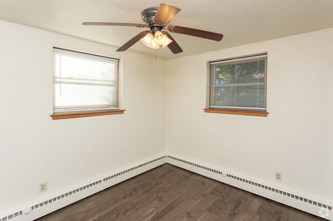 2BR, 1BA - 800SF