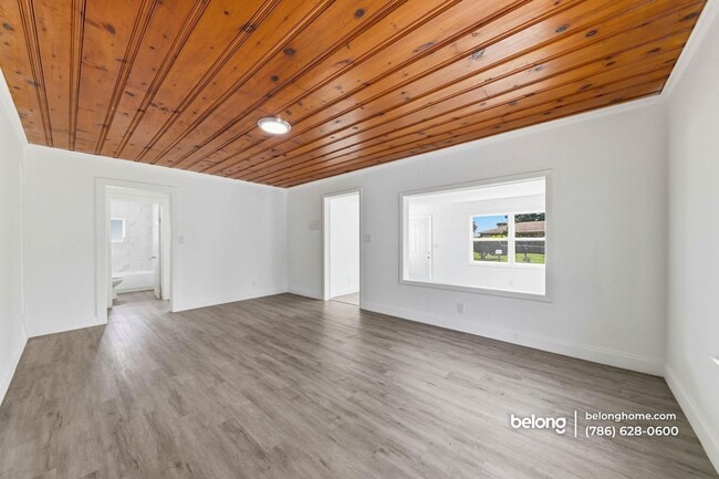 Photo - 170 W 23rd St