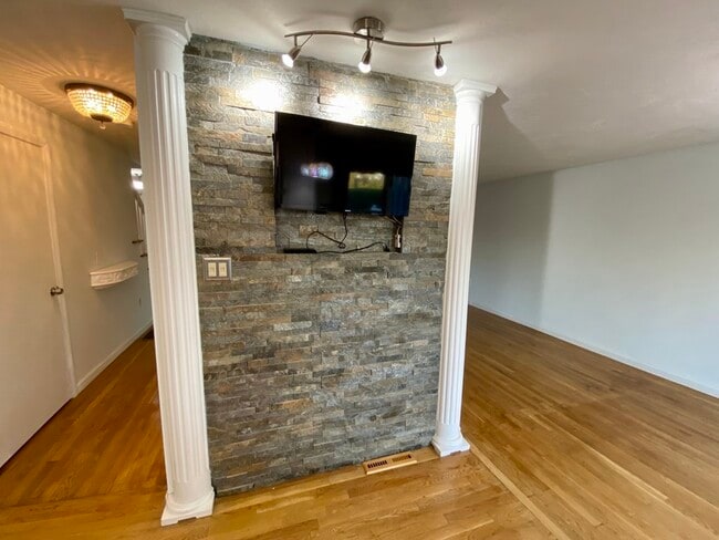 Photo - C3 Franklin Square Unit 3
