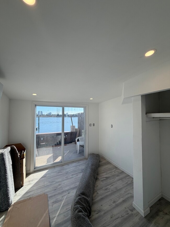 Photo - 1658 W Riverside Dr