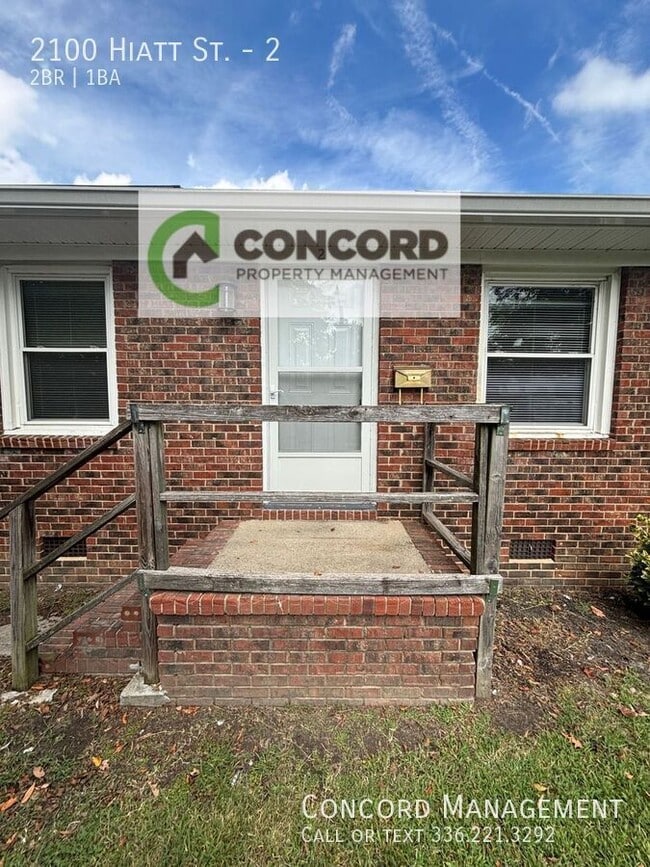 Building Photo - 2100 Hiatt St Unit 2
