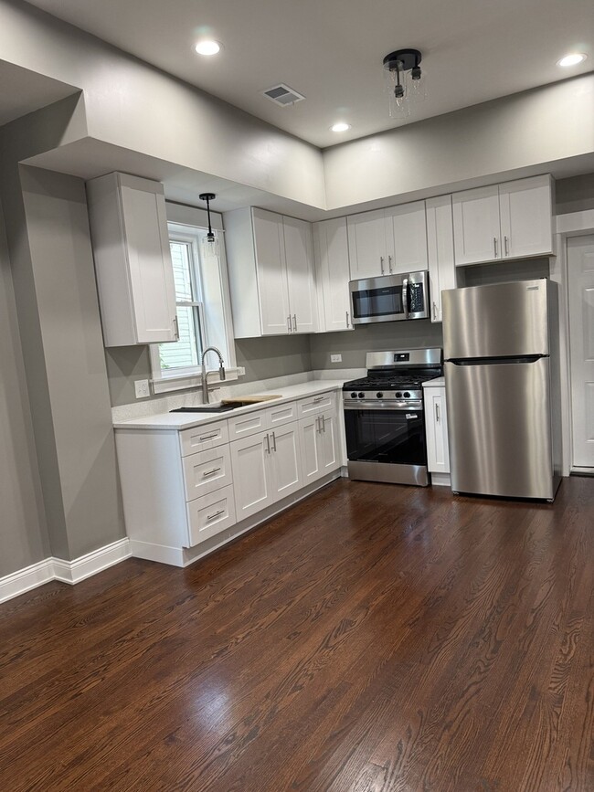 3312 W Le Moyne St