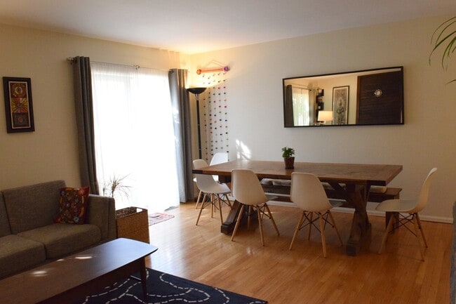 Photo - 3B/2.5B Updated Lafayette End-Unit Townhou...