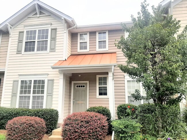 Building Photo - Spacious 3 Bedroom Townhome in South Durham