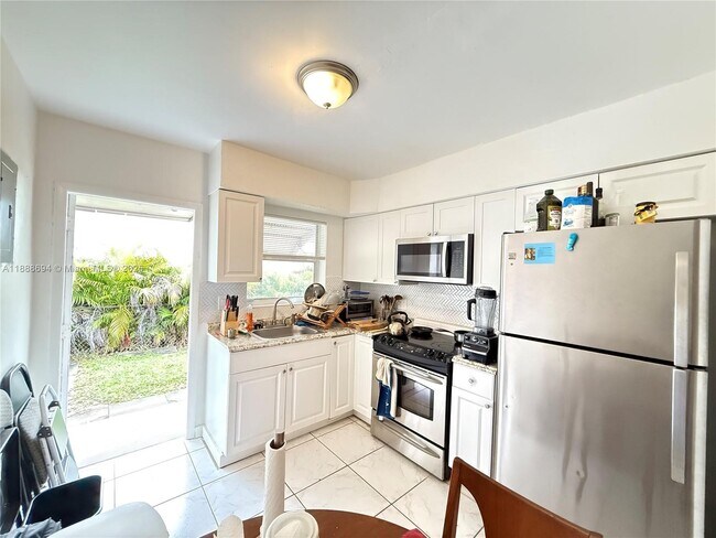 Photo - 1049 SW 3rd St Unit 1