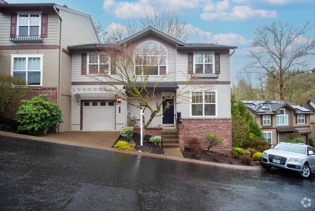 Building Photo - Gorgeous 4 Bed, 2.5 Bath House!