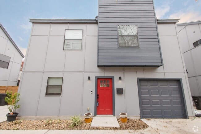 Building Photo - Minutes to the Heart of Downtown! Rental