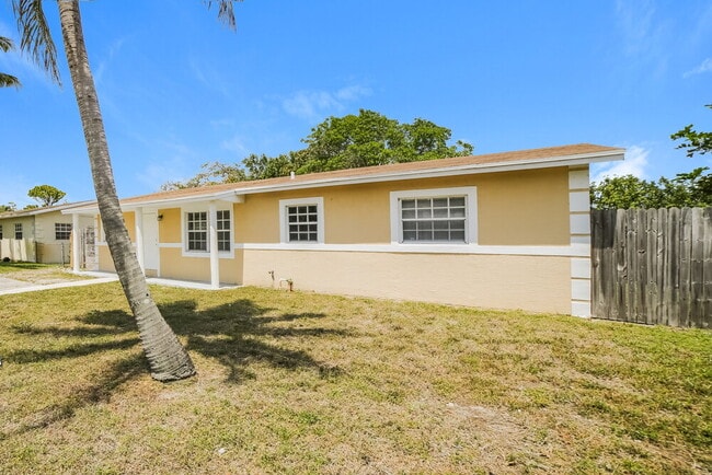 Photo - 521 SW 11th Dr