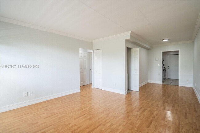 Photo - 7925 Hawthorne Ave Unidad 7