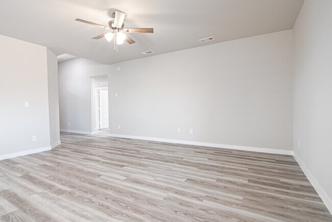 Photo - 6418 Liam St