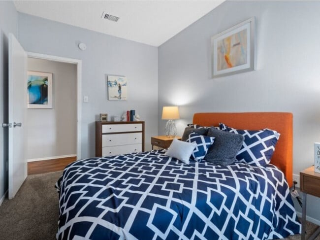 2BR, 1BA - 874SF Primary Bd