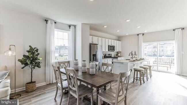 Photo - 273 Macoun Way