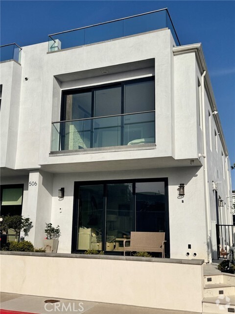 Building Photo - 506 Clubhouse Ave