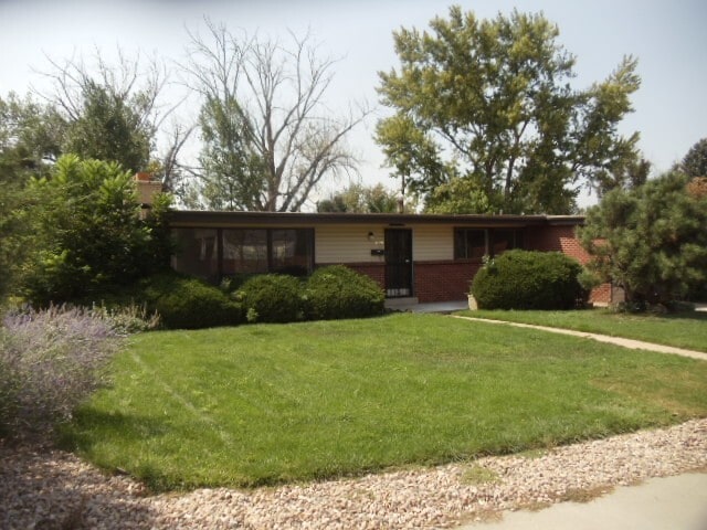 Building Photo - Spacious RANCH Home Available Now! Finishe...