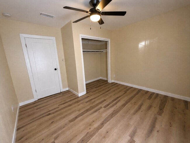 2132 W 84th Pl Unidad House