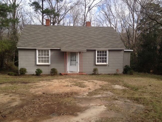 Building Photo - **ON HOLD**Total Electric 3 Bedroom / 1 Ba... Rental