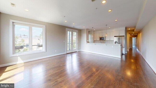 Photo - 3585 13th St NW Unidad 4