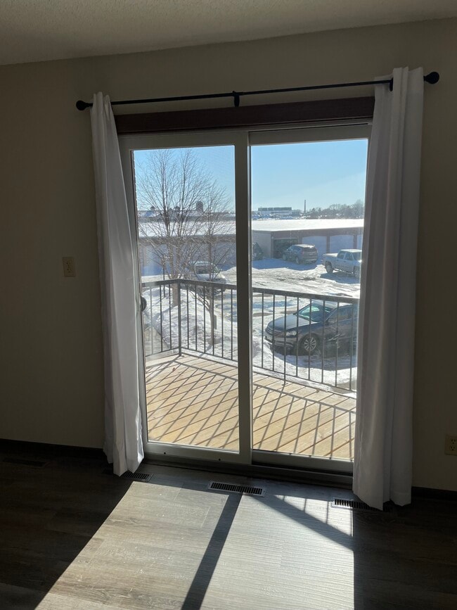 Photo - 1818 Larpenteur Avenue West