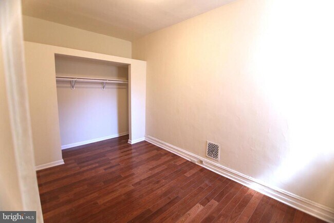 Photo - 1530 Fontain St